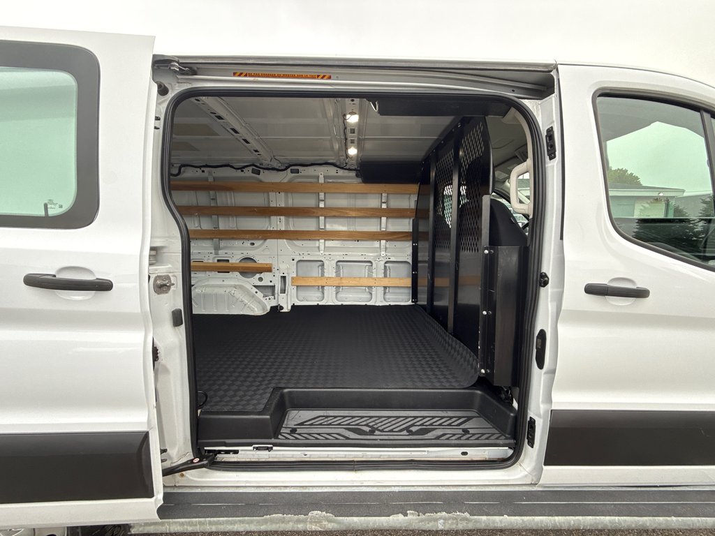 2023 Ford Transit Cargo Van T-250 Low Roof 130' AWD in Saint-Sulpice, Quebec - 13 - w1024h768px
