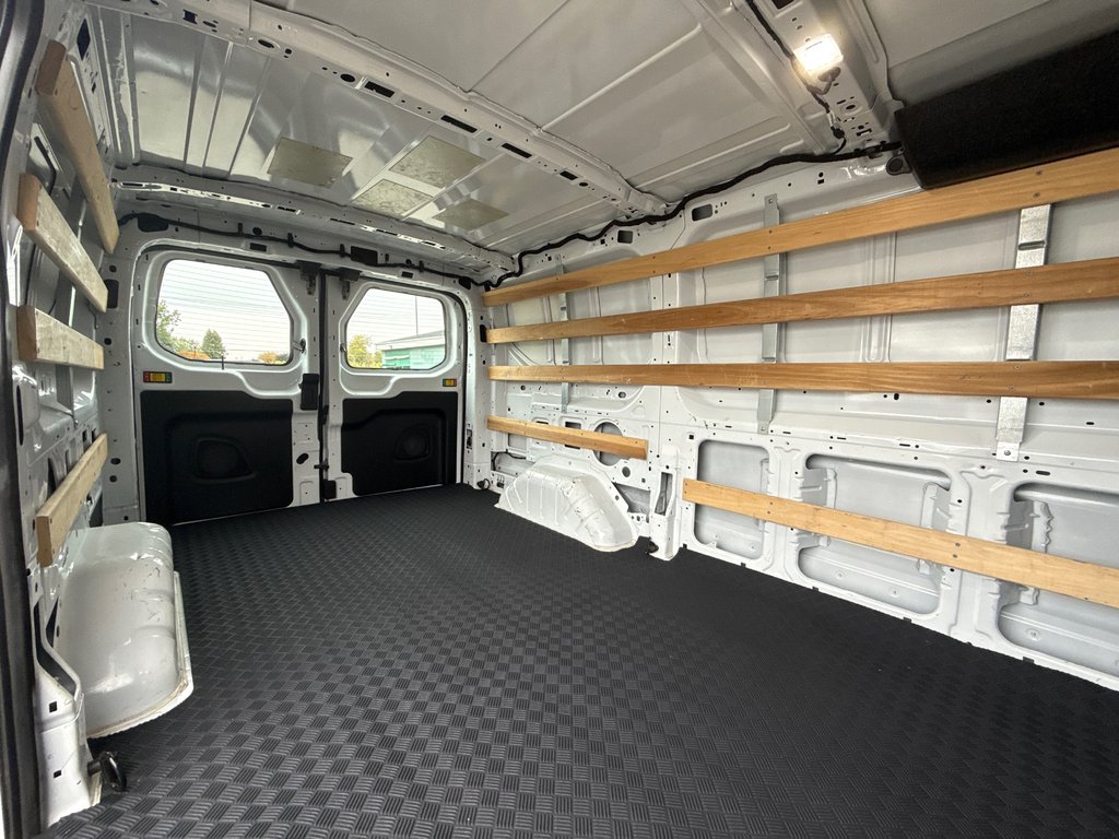 2023 Ford Transit Cargo Van T-250 Low Roof 130' AWD in Saint-Sulpice, Quebec - 11 - w1024h768px