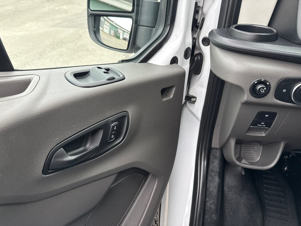 2023 Ford Transit Cargo Van T-250 Low Roof 130' AWD in Saint-Sulpice, Quebec - 18 - w1024h768px