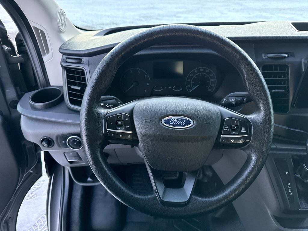 Ford Transit Cargo Van T-250 Medium Roof 130' AWD 2023 à Repentigny, Québec - 17 - w1024h768px
