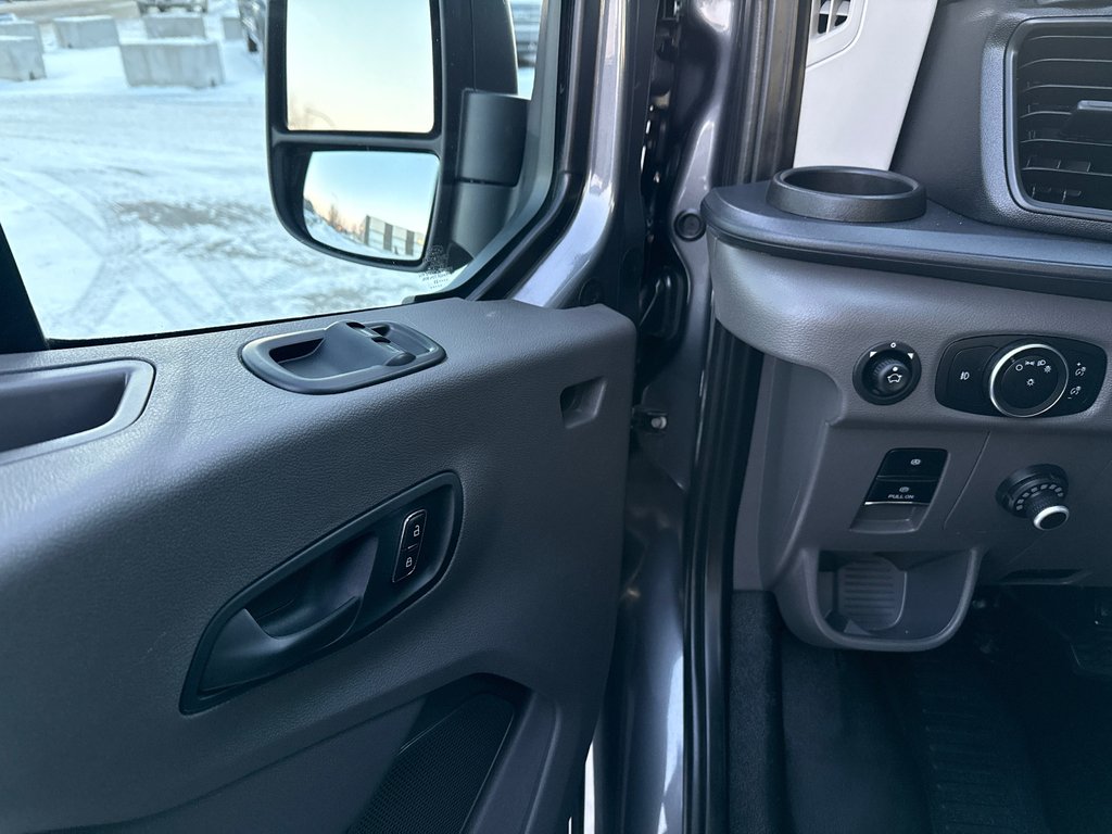 Ford Transit Cargo Van T-250 Medium Roof 130' AWD 2023 à Repentigny, Québec - 19 - w1024h768px