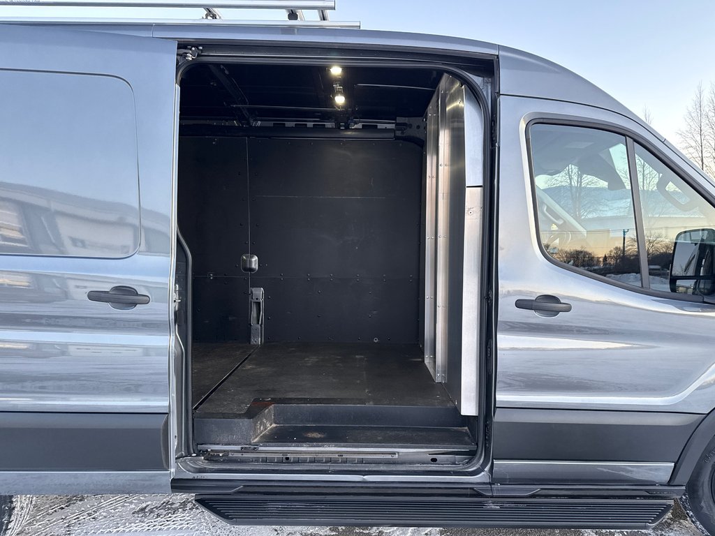 Ford Transit Cargo Van T-250 Medium Roof 130' AWD 2023 à Repentigny, Québec - 11 - w1024h768px
