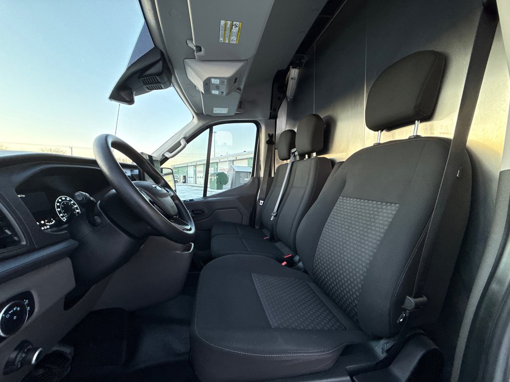 Ford Transit Cargo Van T-250 Medium Roof 130' AWD 2023 à Repentigny, Québec - 14 - w1024h768px