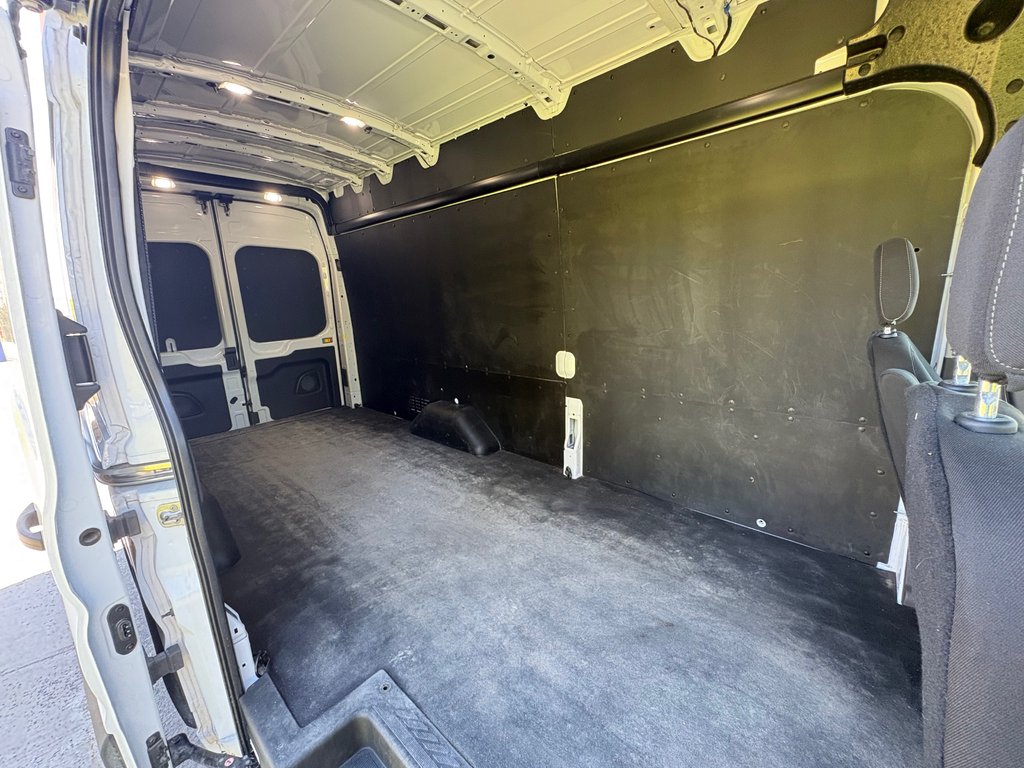 2023 Ford Transit Cargo Van T-250 High Roof 148' EXT in Repentigny, Quebec - 9 - w1024h768px