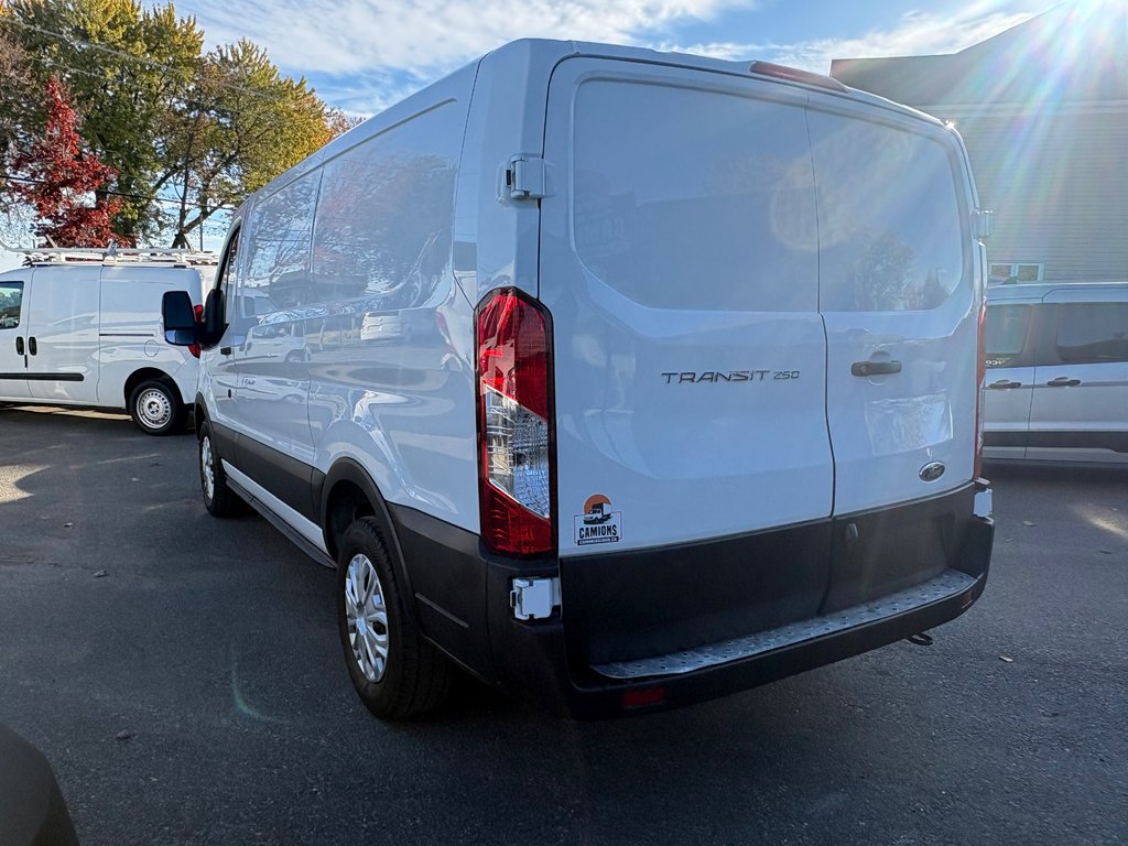2023 Ford Transit Cargo Van T-250 Low Roof 130' in Saint-Sulpice, Quebec - 8 - w1024h768px