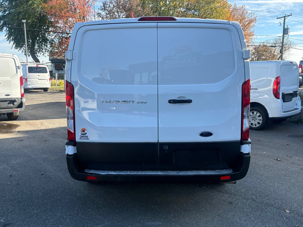 2023 Ford Transit Cargo Van T-250 Low Roof 130' in Saint-Sulpice, Quebec - 7 - w1024h768px