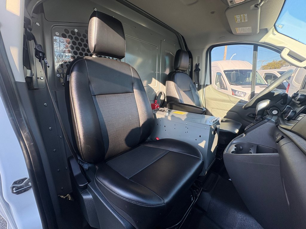 2023 Ford Transit Cargo Van T-250 Low Roof 130' in Saint-Sulpice, Quebec - 12 - w1024h768px