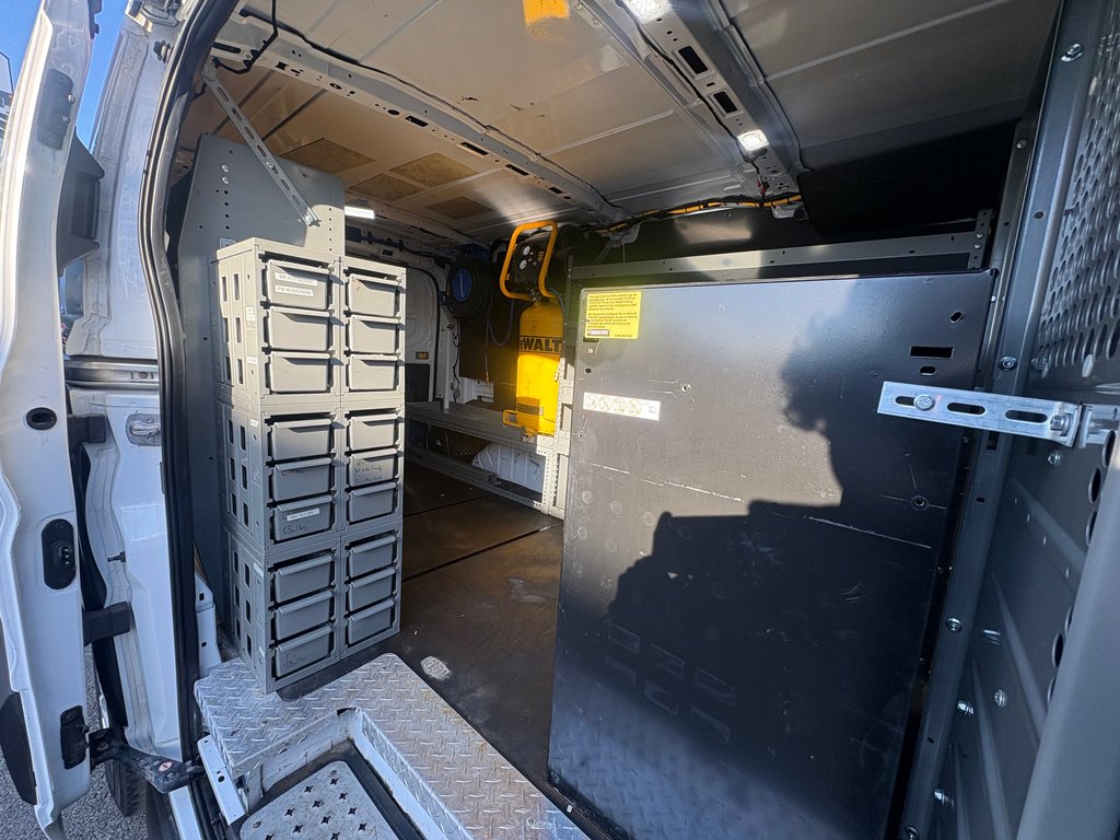 2023 Ford Transit Cargo Van T-250 Low Roof 130' in Saint-Sulpice, Quebec - 11 - w1024h768px