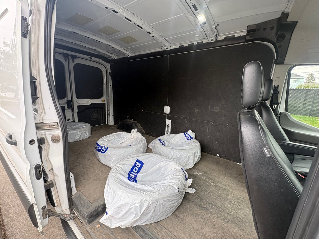Ford Transit Cargo Van T-250 Medium Roof 148' AWD 2024 à Repentigny, Québec - 5 - w1024h768px