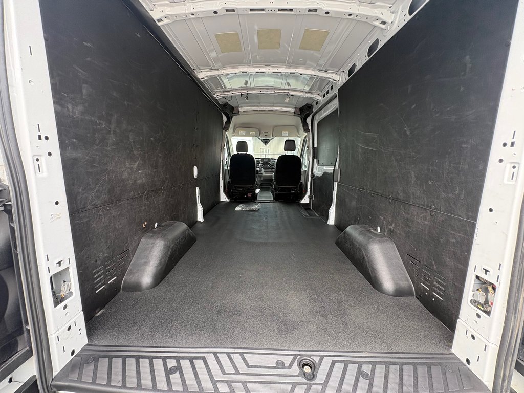 Ford Transit Cargo Van T-250 Medium Roof 148' AWD 2024 à Repentigny, Québec - 8 - w1024h768px