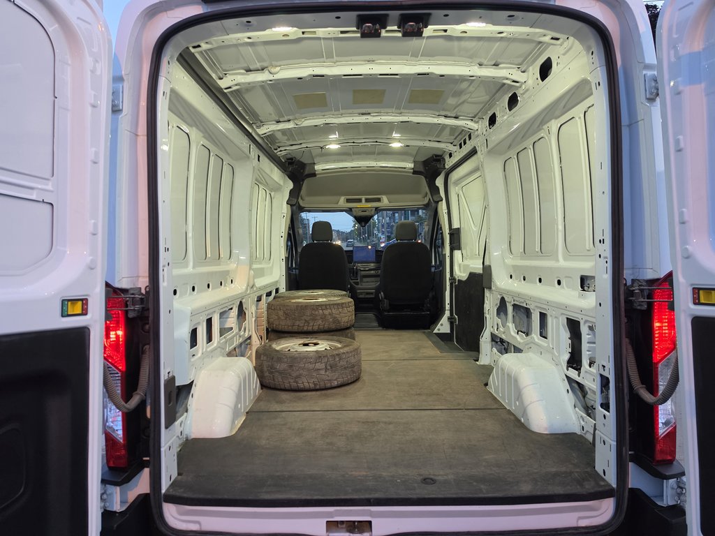 Ford Transit Cargo Van T-250 Medium Roof 148' AWD 2024 à Repentigny, Québec - 10 - w1024h768px