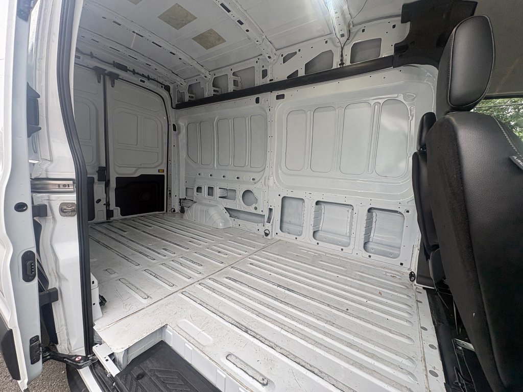 2025 Ford Transit Cargo Van T-250 High Roof 148' AWD in Repentigny, Quebec - 10 - w1024h768px
