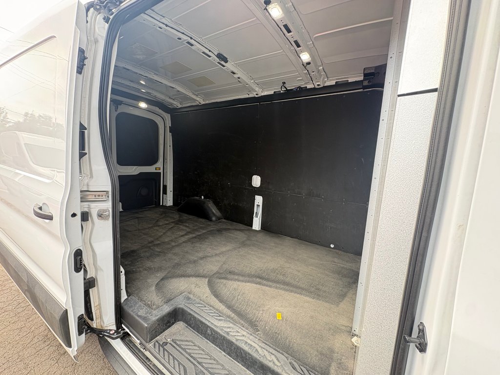 2026 Ford Transit Cargo Van T-250 Medium Roof 148' AWD in Repentigny, Quebec - 11 - w1024h768px