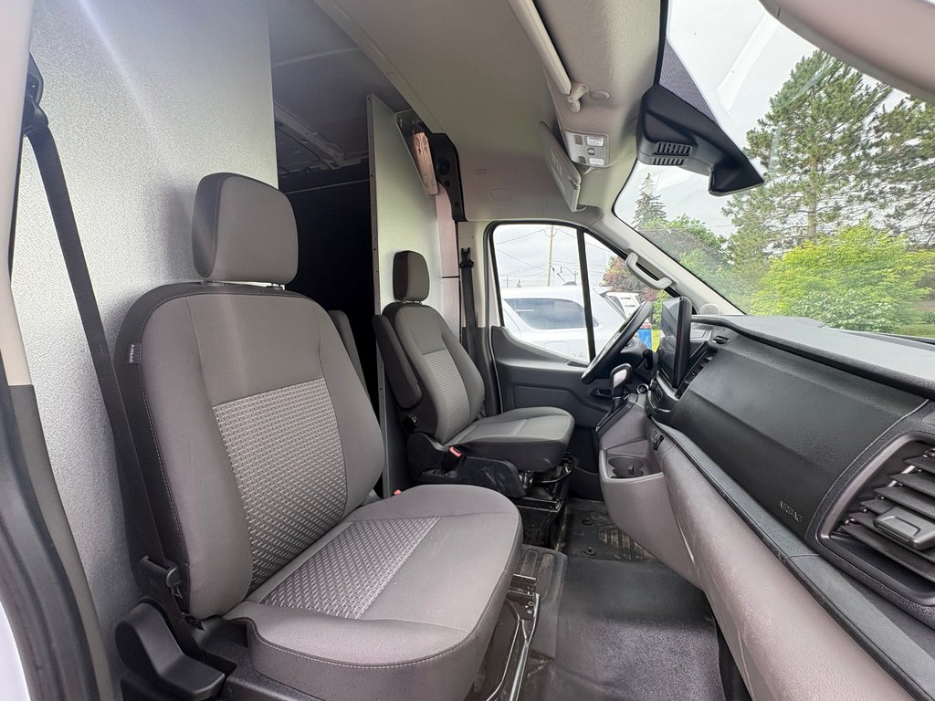 2026 Ford Transit Cargo Van T-250 Medium Roof 148' AWD in Repentigny, Quebec - 12 - w1024h768px