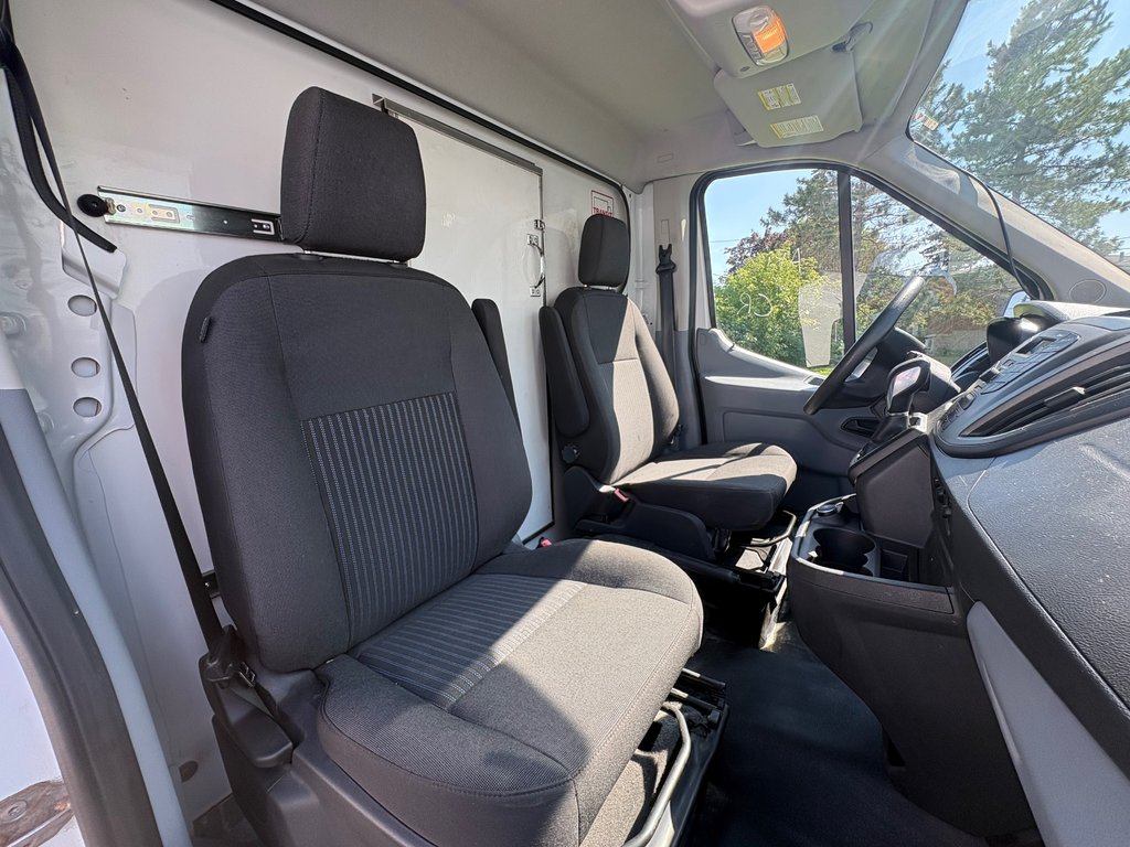 Ford Transit Cutaway T-350 Cube 14' PIEDS 2018 à Repentigny, Québec - 9 - w1024h768px