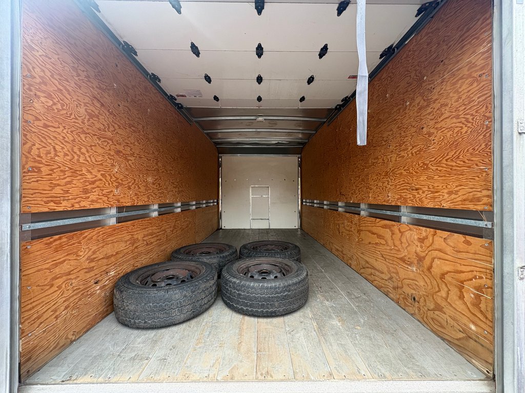 Ford Transit Cutaway T-350 Cube 14' PIEDS 2018 à Repentigny, Québec - 7 - w1024h768px
