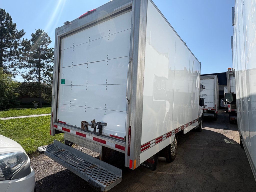 Ford Transit Cutaway T-350 Cube 14' PIEDS 2018 à Repentigny, Québec - 5 - w1024h768px