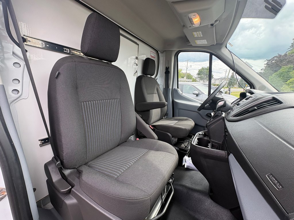 Ford Transit Cutaway T-350 Cube 14' PIEDS 2018 à Repentigny, Québec - 8 - w1024h768px