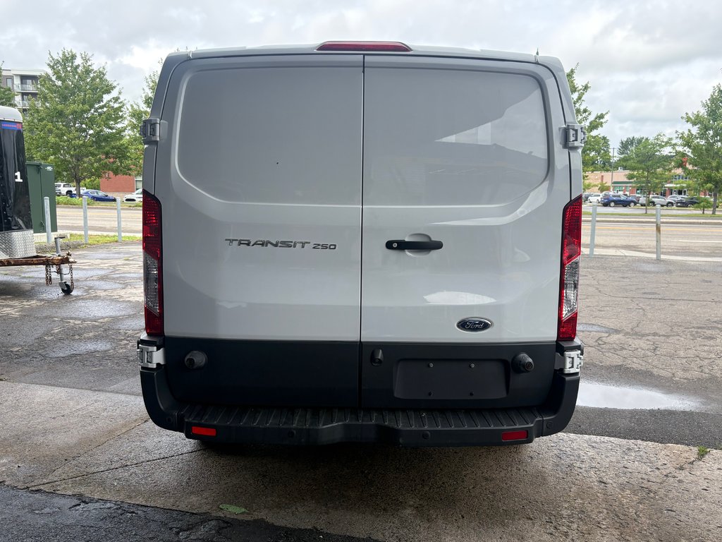 Ford Transit Van T-250 Low Roof 148' 2018 à Repentigny, Québec - 7 - w1024h768px