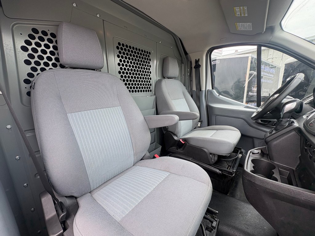 Ford Transit Van T-250 Low Roof 148' 2018 à Repentigny, Québec - 11 - w1024h768px