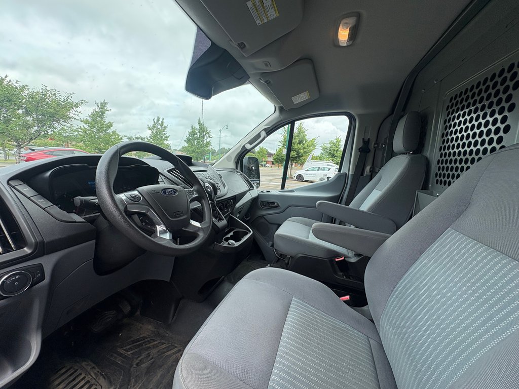 Ford Transit Van T-250 Low Roof 148' 2018 à Repentigny, Québec - 12 - w1024h768px