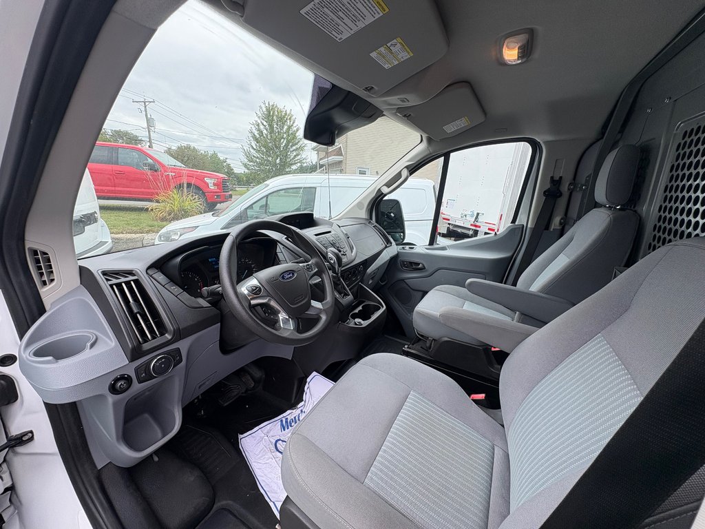 Ford Transit Van T-250 Low Roof 148' 2018 à Saint-Sulpice, Québec - 10 - w1024h768px