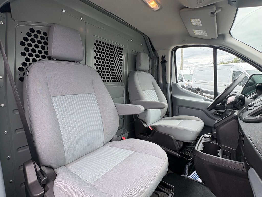Ford Transit Van T-250 Low Roof 148' 2018 à Saint-Sulpice, Québec - 9 - w1024h768px