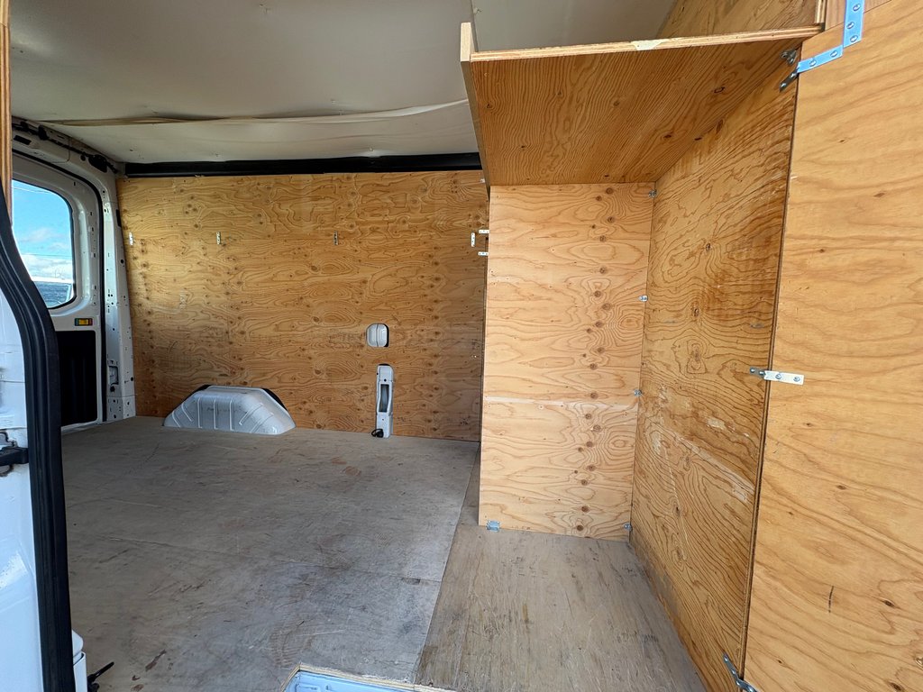 2018 Ford Transit Van T-250 Medium Roof 148' in Saint-Sulpice, Quebec - 11 - w1024h768px