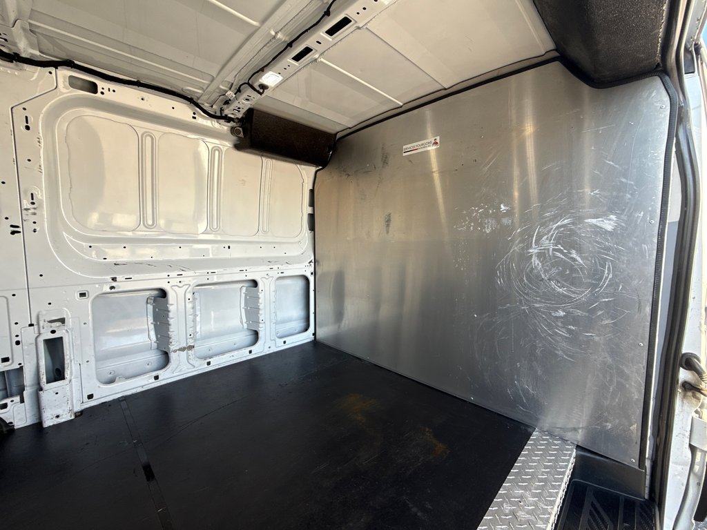 2019 Ford Transit Van T-250 Low Roof 130' in Saint-Sulpice, Quebec - 11 - w1024h768px