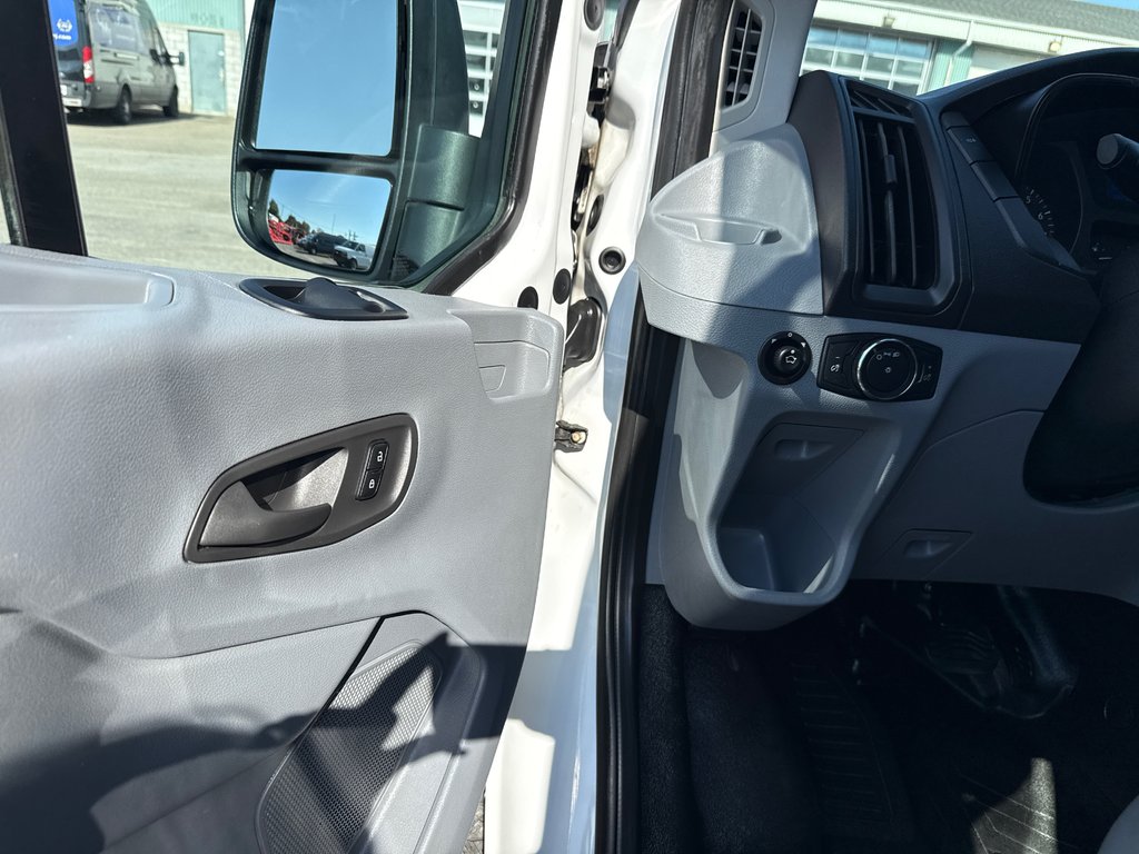 2019 Ford Transit Van T-250 Low Roof 130' in Saint-Sulpice, Quebec - 17 - w1024h768px