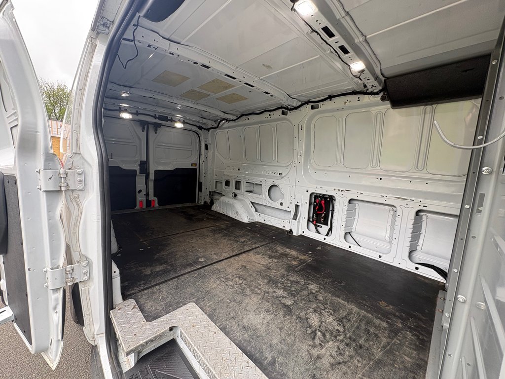 Ford Transit Van T-250 Low Roof 148' 2019 à Repentigny, Québec - 11 - w1024h768px