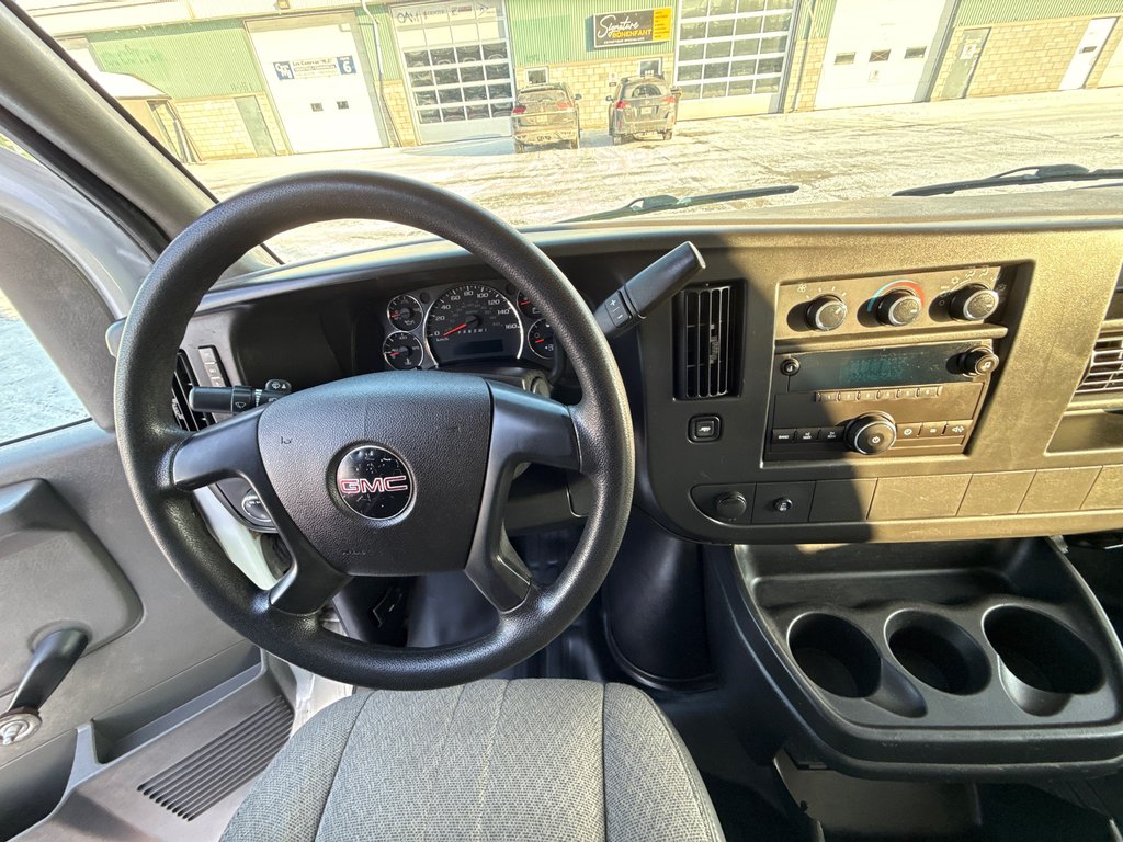 GMC Savana Commercial Cutaway Cube 12' 2014 à Repentigny, Québec - 11 - w1024h768px