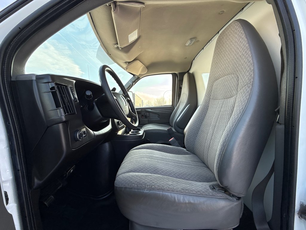 GMC Savana Commercial Cutaway Cube 12' 2014 à Repentigny, Québec - 10 - w1024h768px