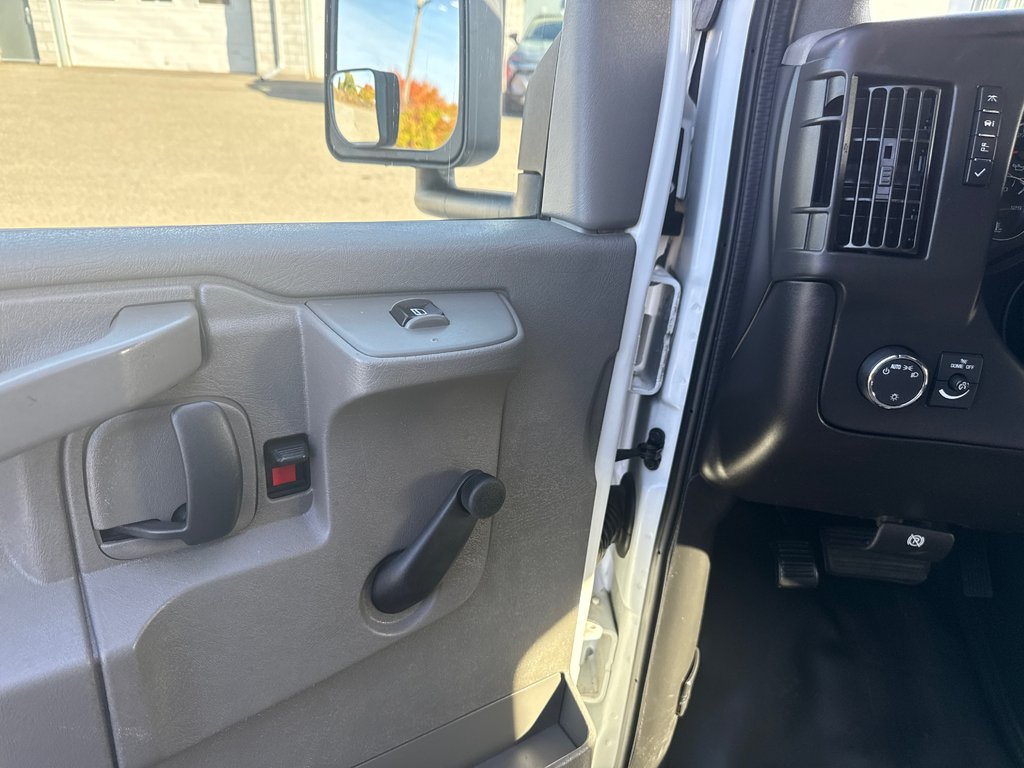 2019 GMC Savana Commercial Cutaway Cube 12' in Repentigny, Quebec - 20 - w1024h768px