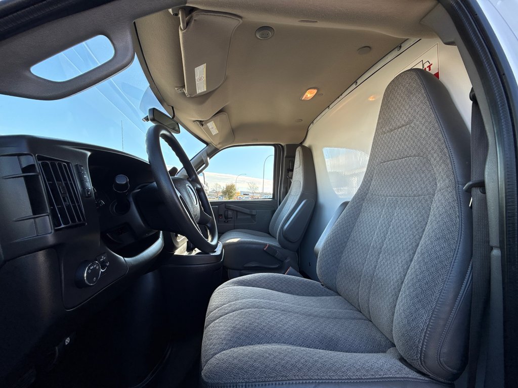 2023 GMC Savana Commercial Cutaway Cube 12 PIEDS 12'' in Repentigny, Quebec - 14 - w1024h768px