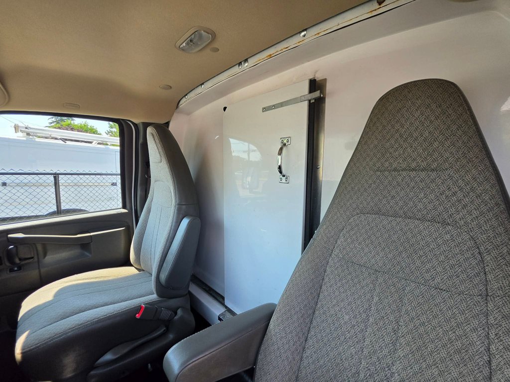 GMC Savana Commercial Cutaway 3500 Cube 14' pieds 2023 à Repentigny, Québec - 13 - w1024h768px