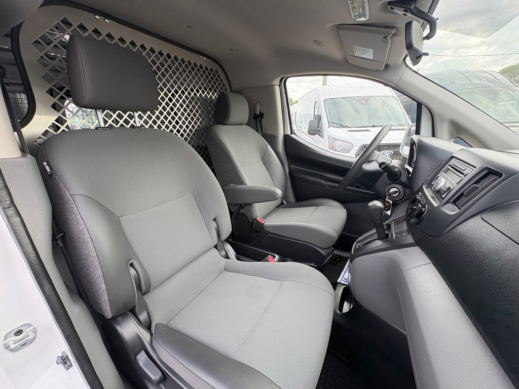 2017 Nissan NV200 S in Repentigny, Quebec - 13 - w1024h768px