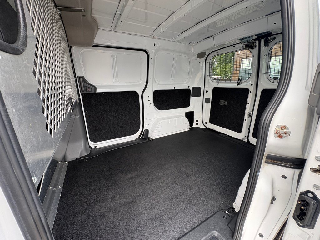 2017 Nissan NV200 S in Repentigny, Quebec - 10 - w1024h768px