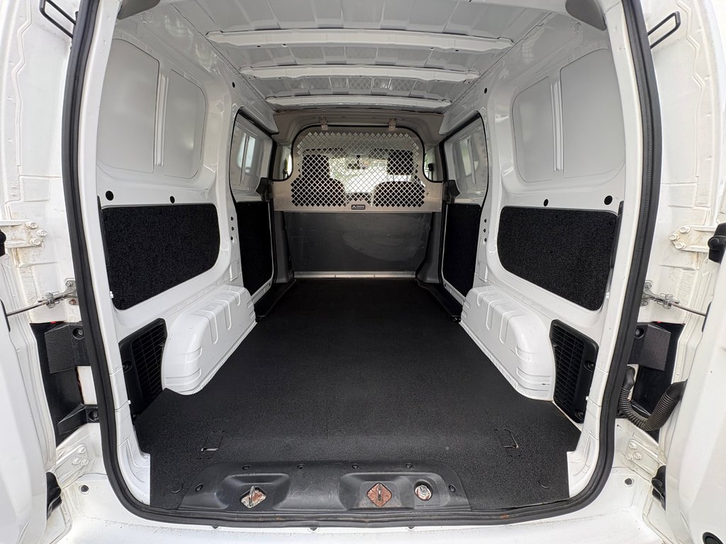 2017 Nissan NV200 S in Repentigny, Quebec - 11 - w1024h768px