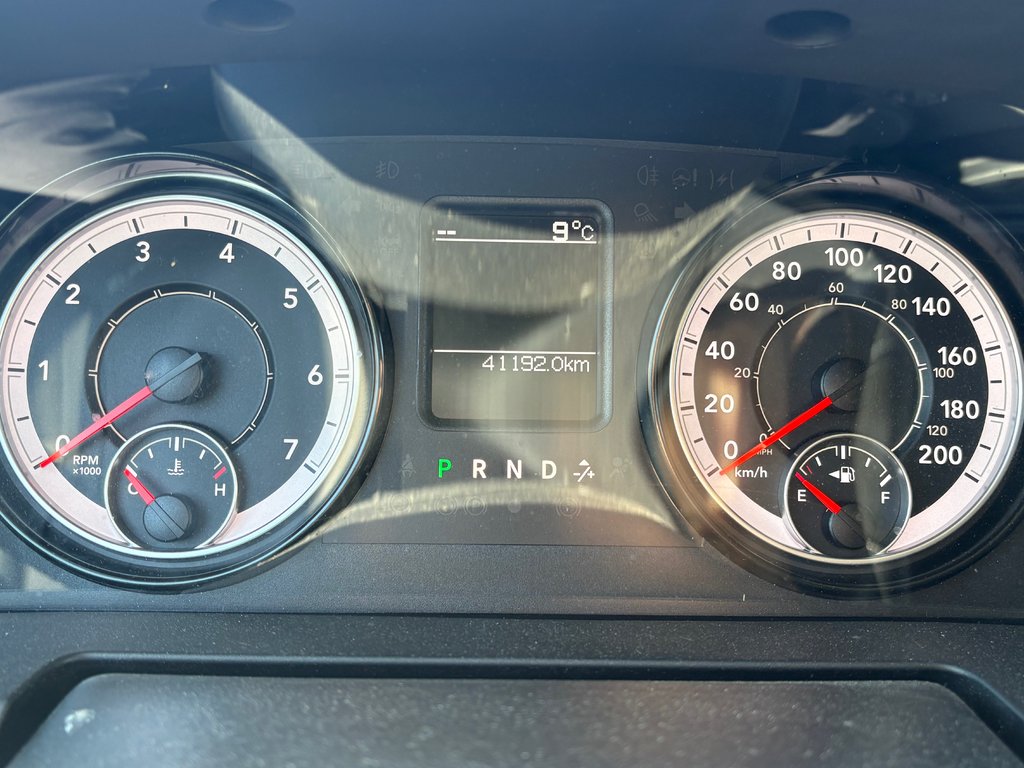 2023 Ram 1500 Classic Express Crew Cab in Repentigny, Quebec - 16 - w1024h768px