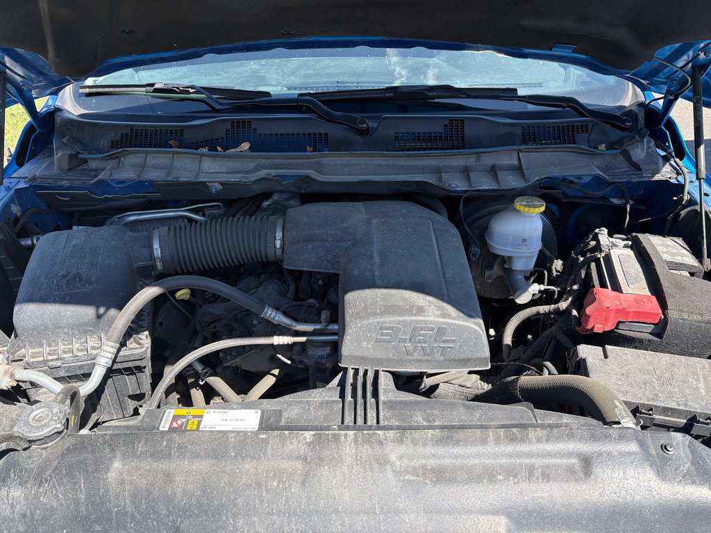 2023 Ram 1500 Classic Express Crew Cab in Repentigny, Quebec - 17 - w1024h768px