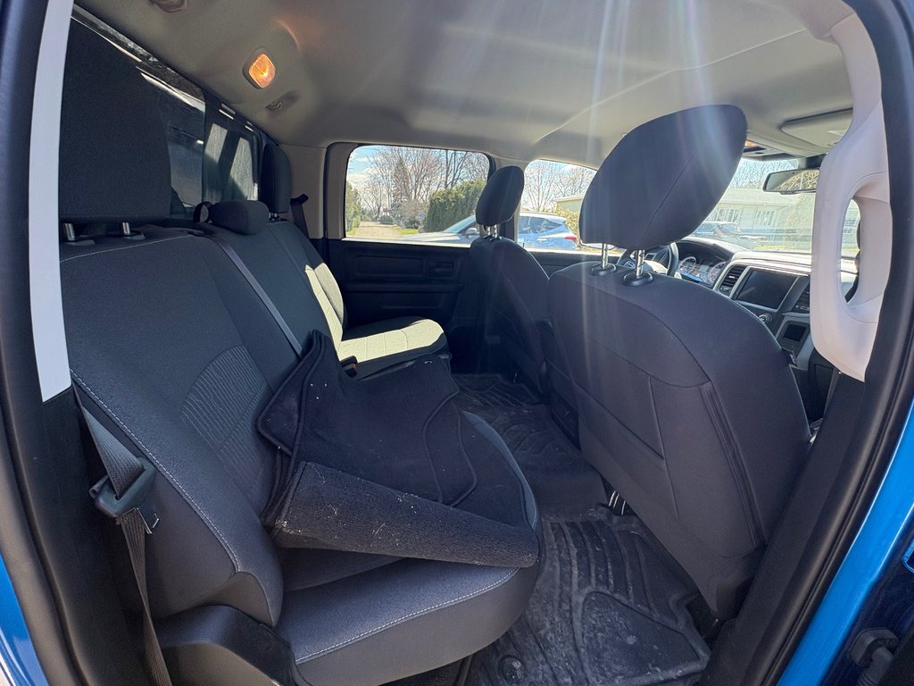 2023 Ram 1500 Classic Express Crew Cab in Repentigny, Quebec - 13 - w1024h768px
