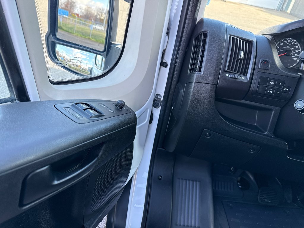 Ram ProMaster Cargo Van 1500 Low Roof 136' 2017 à Repentigny, Québec - 19 - w1024h768px