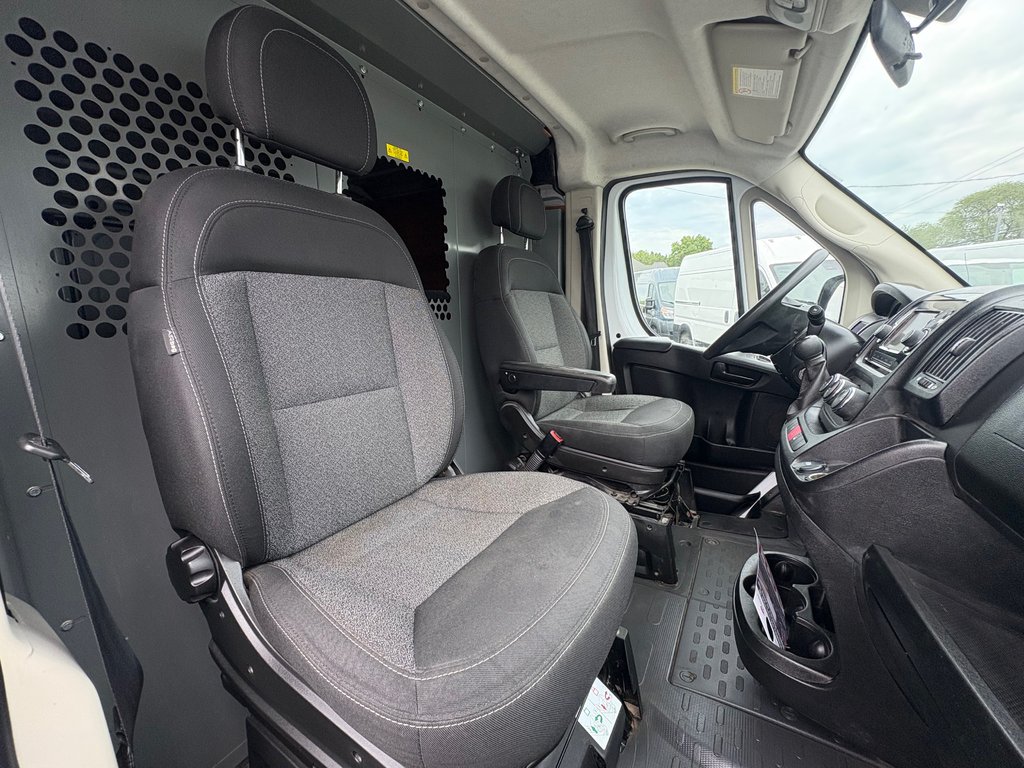 Ram ProMaster Cargo Van 1500 Low Roof 136' 2018 à Saint-Sulpice, Québec - 11 - w1024h768px