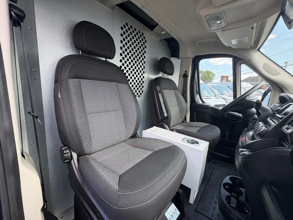 2020 Ram ProMaster Cargo Van 3500 Low Roof 136' in Saint-Sulpice, Quebec - 12 - w1024h768px