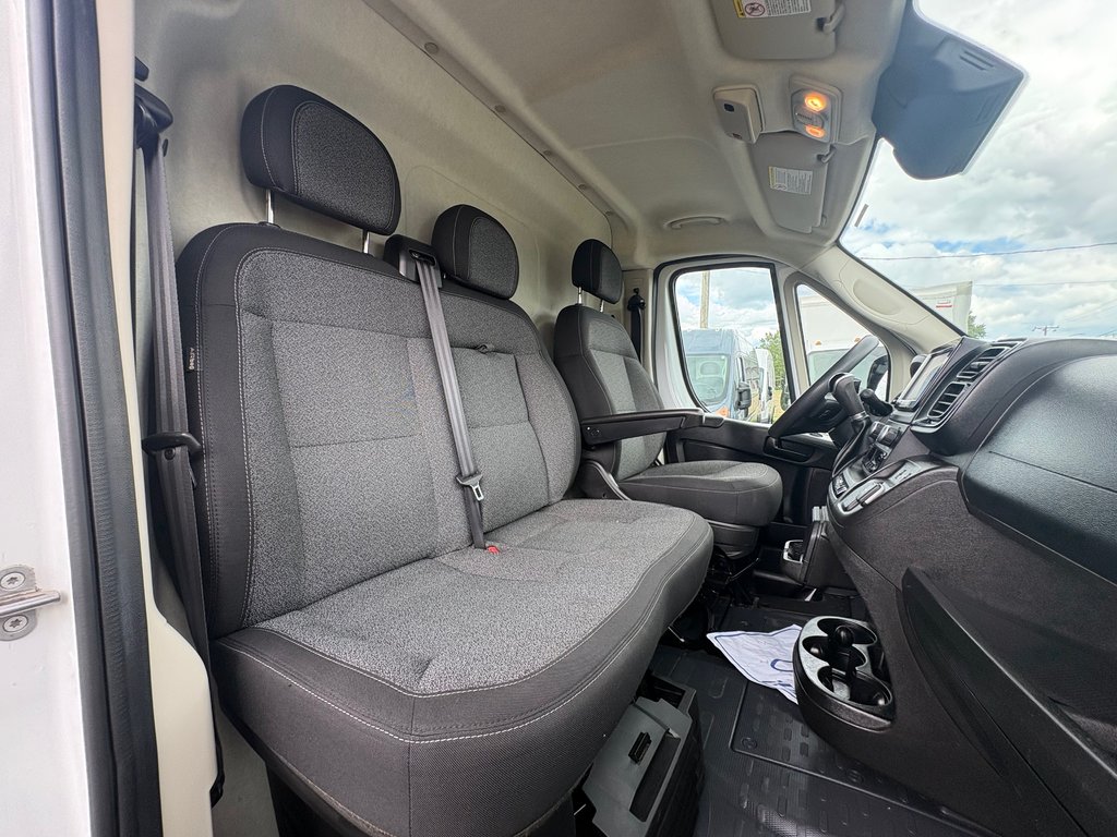 2022 Ram ProMaster Cargo Van 2500 Low Roof 136' in Repentigny, Quebec - 11 - w1024h768px