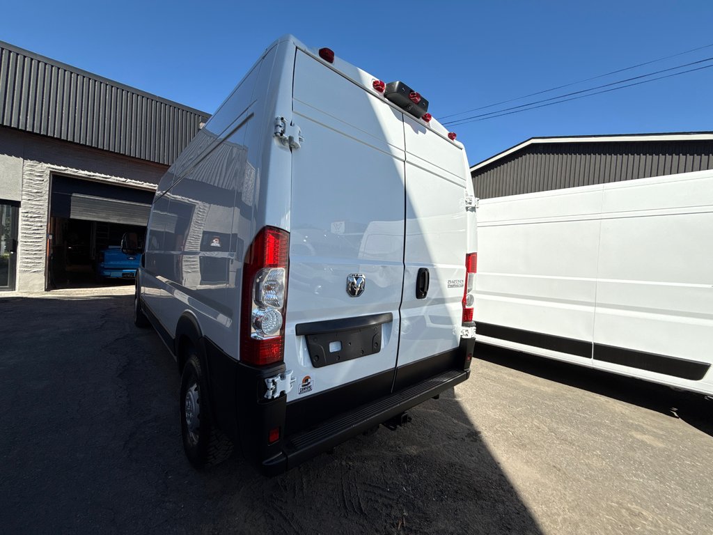 2023 Ram ProMaster Cargo Van 2500 High Roof 159' in Saint-Sulpice, Quebec - 3 - w1024h768px