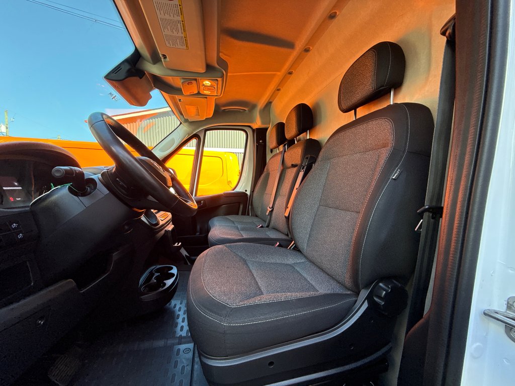 2023 Ram ProMaster Cargo Van 2500 High Roof 159' in Saint-Sulpice, Quebec - 8 - w1024h768px