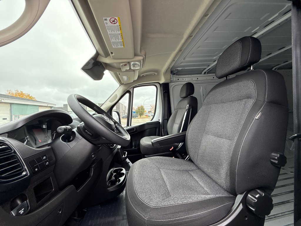 Ram ProMaster Cargo Van 1500 Low Roof 136' 2023 à Repentigny, Québec - 13 - w1024h768px
