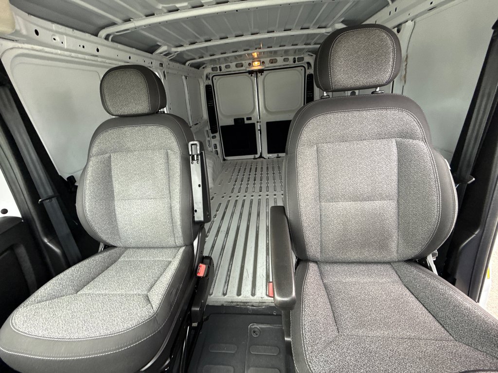 Ram ProMaster Cargo Van 1500 Low Roof 136' 2023 à Repentigny, Québec - 14 - w1024h768px